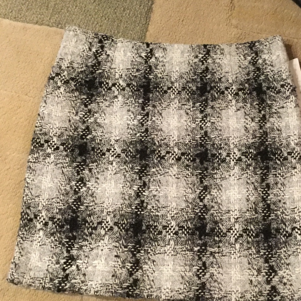 Plaid Contemporary Mini Skirt - Picture 3 of 6